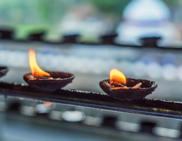 coconut-oil-lamps-in-temple-QNZ5WFT-1.jpg
